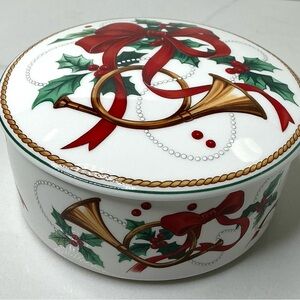 MIKASA Maxima Christmas China FX074 Jubilation Holly & Ivy Round Trinket Box